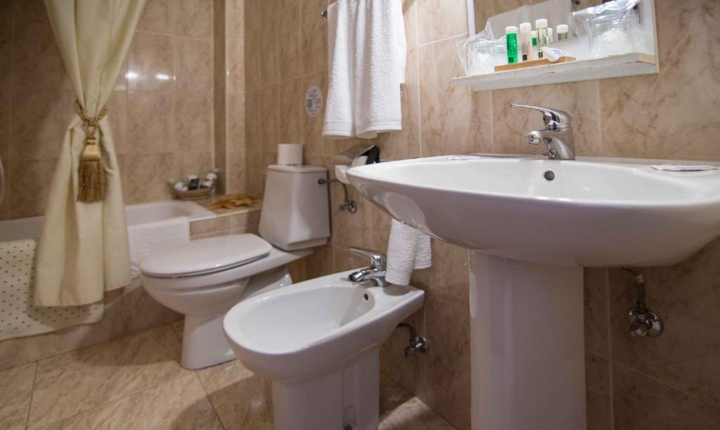 Hostal Alba Taruta Guadalupe  Kültér fotó