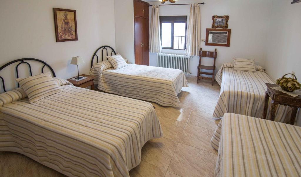 Hostal Alba Taruta Guadalupe  Kültér fotó
