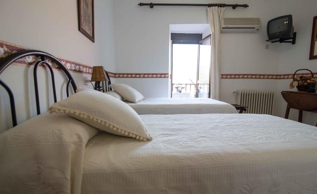 Hostal Alba Taruta Guadalupe  Kültér fotó